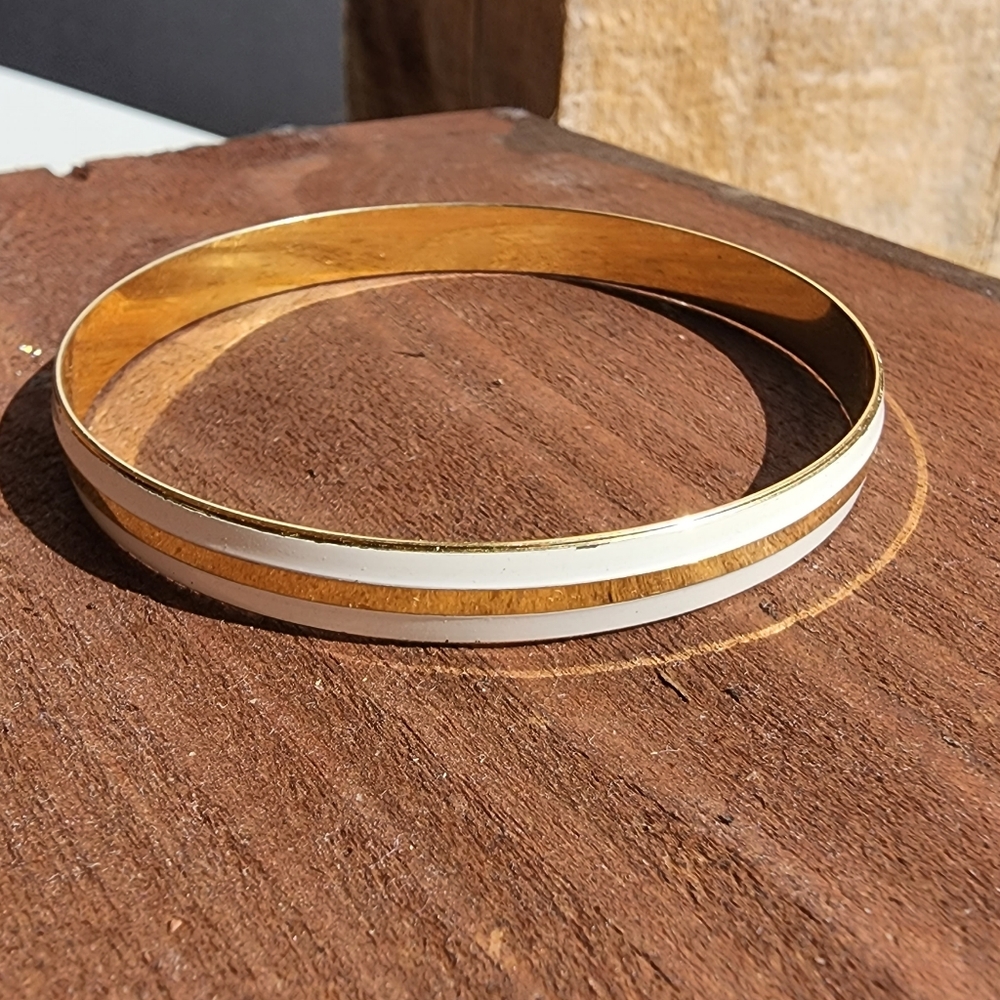 Vintage Trifari gold and white bangle bracelet ✨️